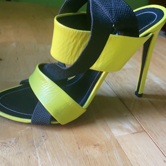 Balenciaga  PARIS sandals lemon color size 38.5 - Picture 6 of 8